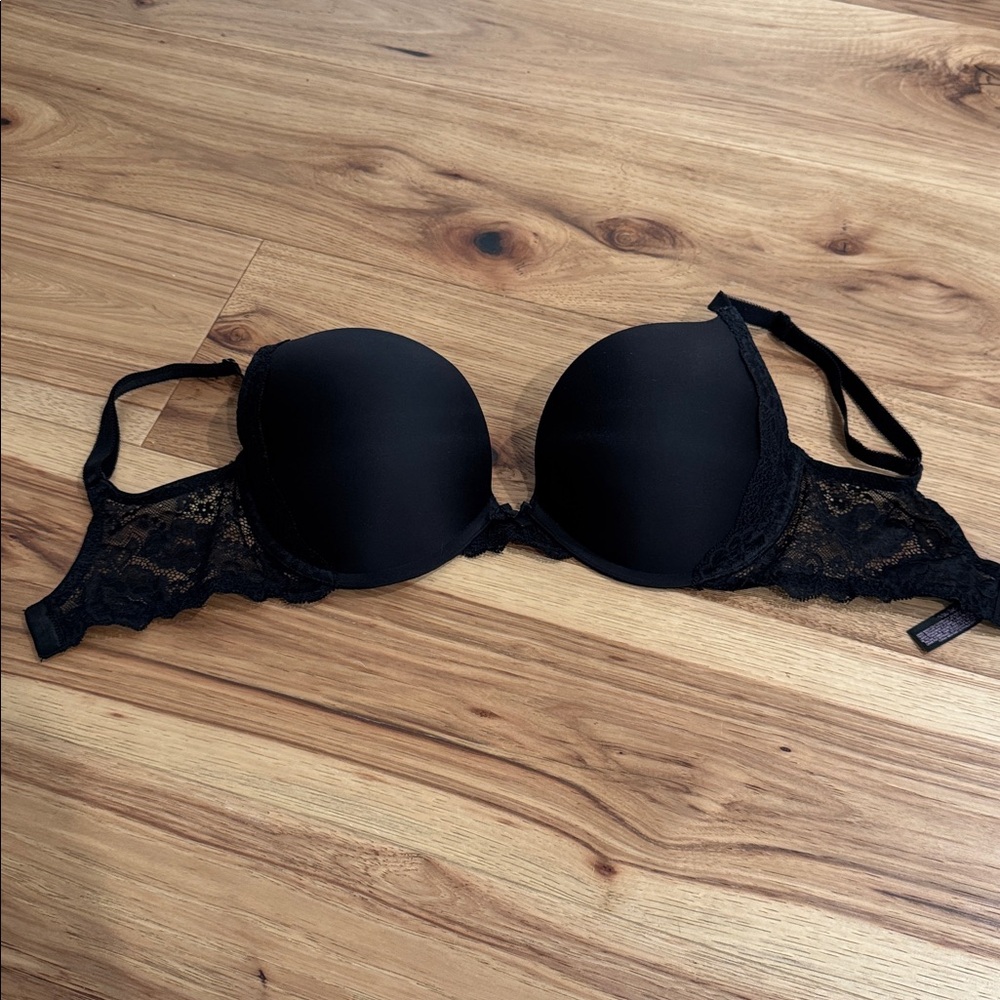 Victoria’s Secret Dream Angels Push-up bra. Black Lace. 32ddd